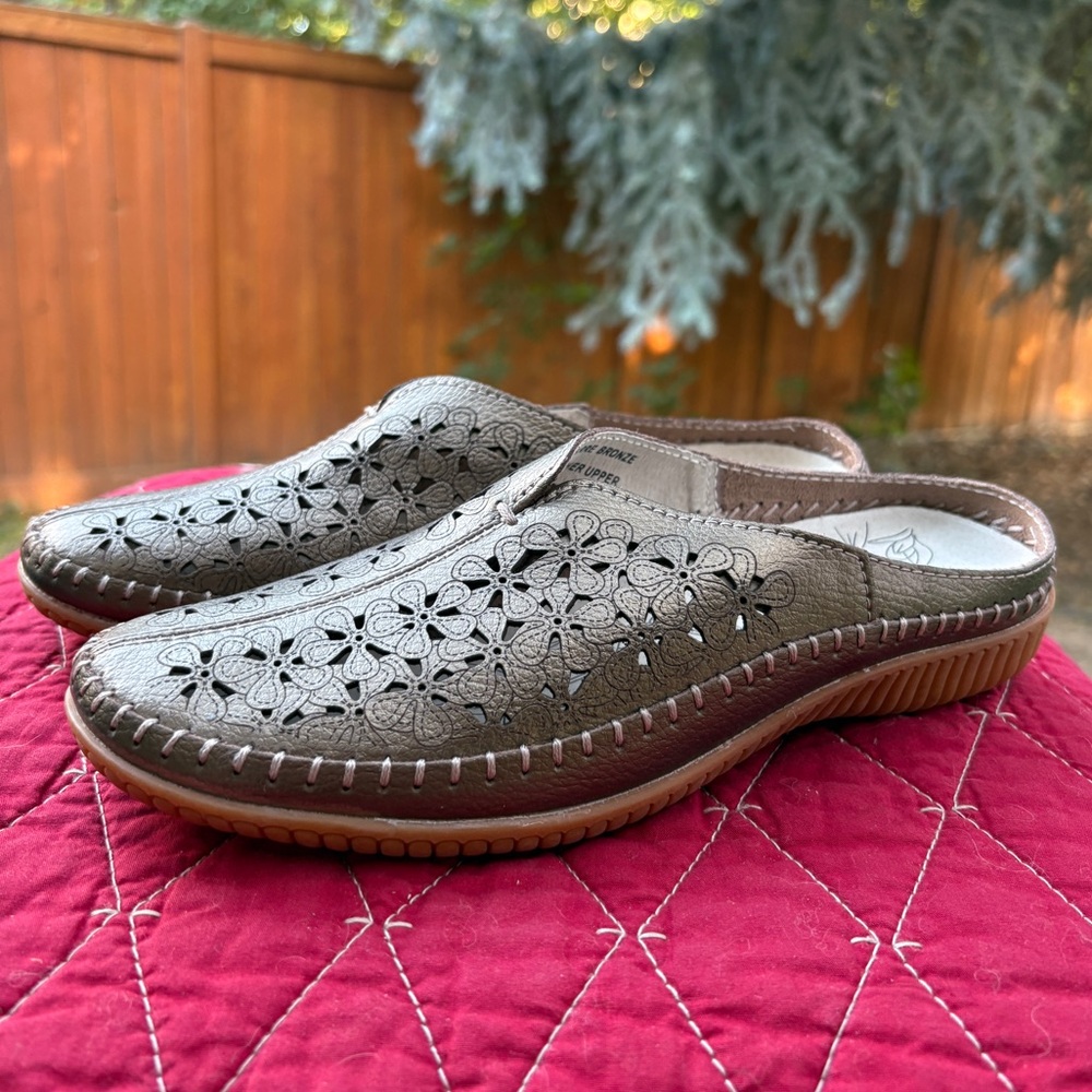 Spring Step Champagne Gold Leather Mule Flats EU 38 US 8 Floral Cutout Comfort